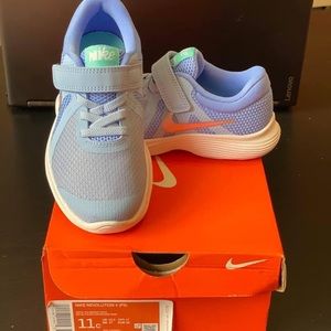 Sold - NIB Nike Revolution Kids Size 11